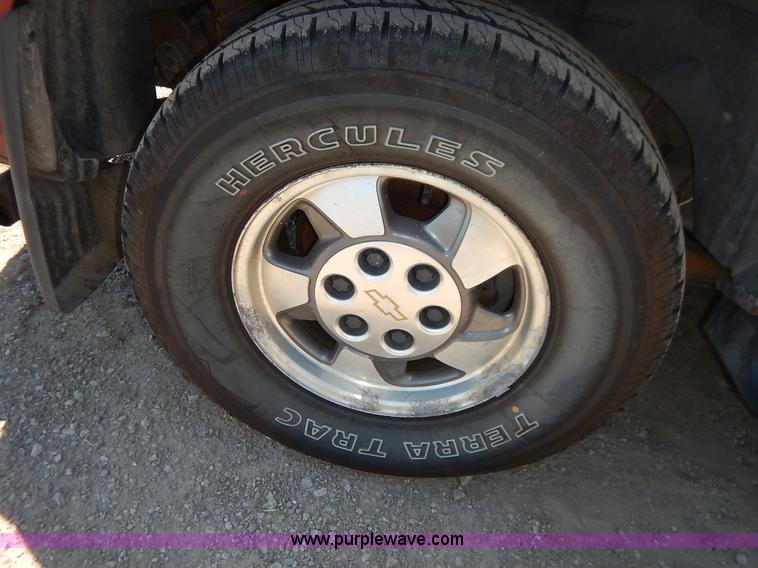 image for item J3772 2001 Chevrolet Tahoe LT SUV