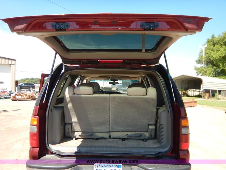 image for item J3772 2001 Chevrolet Tahoe LT SUV