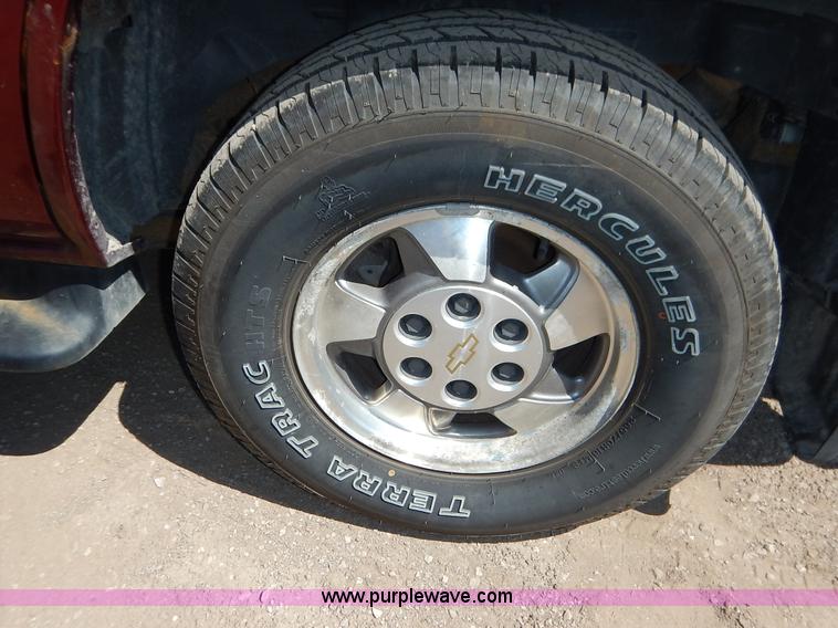 image for item J3772 2001 Chevrolet Tahoe LT SUV