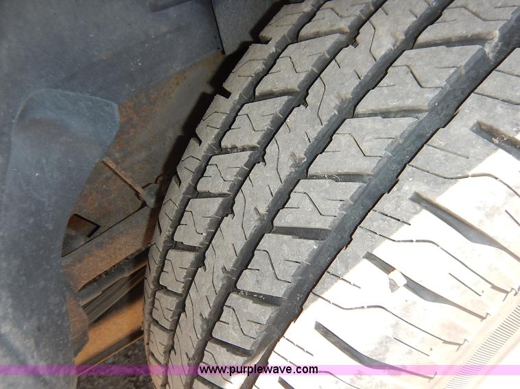 image for item J3772 2001 Chevrolet Tahoe LT SUV