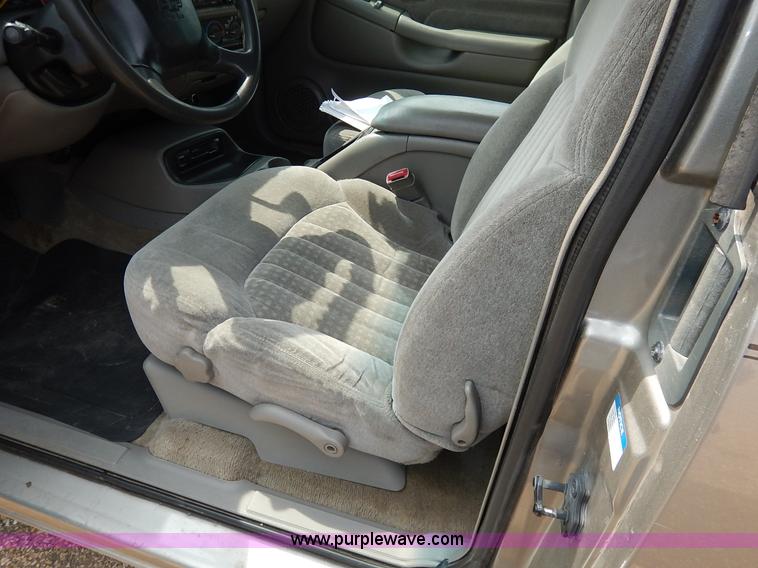 image for item J3777 2000 Chevrolet S10 LS Ext. Cab pickup truck