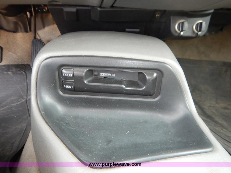 image for item J3777 2000 Chevrolet S10 LS Ext. Cab pickup truck