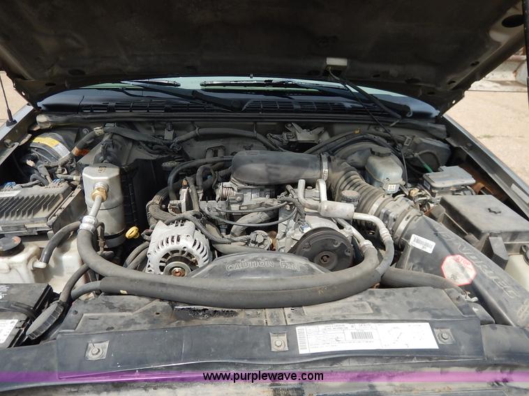 image for item J3777 2000 Chevrolet S10 LS Ext. Cab pickup truck