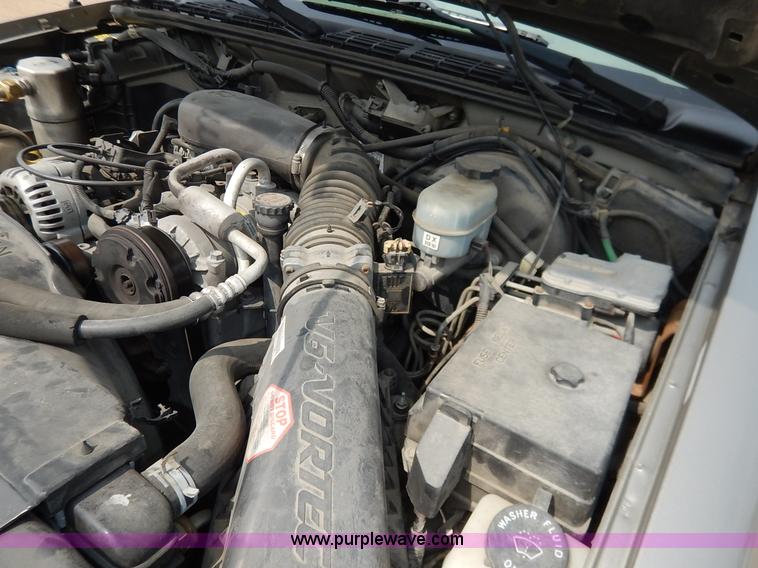 image for item J3777 2000 Chevrolet S10 LS Ext. Cab pickup truck