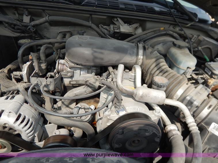 image for item J3777 2000 Chevrolet S10 LS Ext. Cab pickup truck