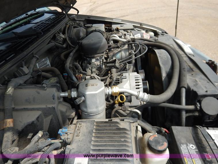 image for item J3777 2000 Chevrolet S10 LS Ext. Cab pickup truck