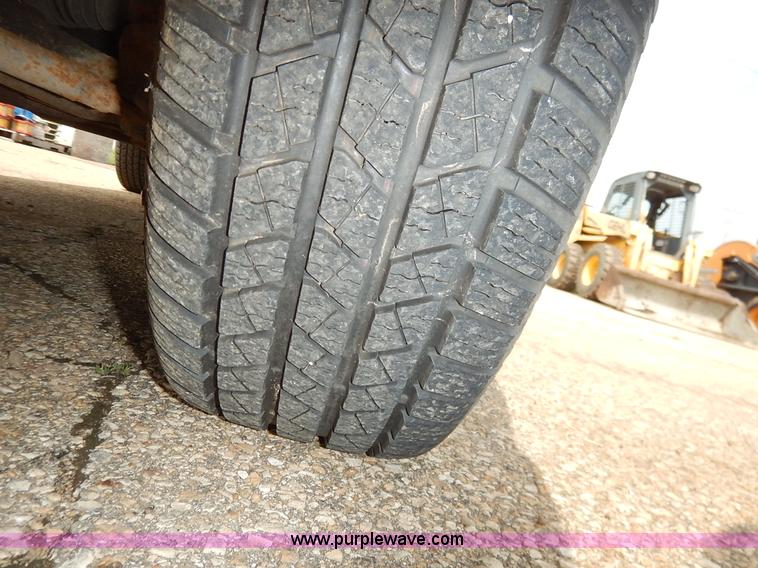 image for item J3777 2000 Chevrolet S10 LS Ext. Cab pickup truck