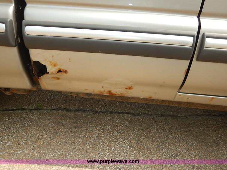 image for item J3777 2000 Chevrolet S10 LS Ext. Cab pickup truck