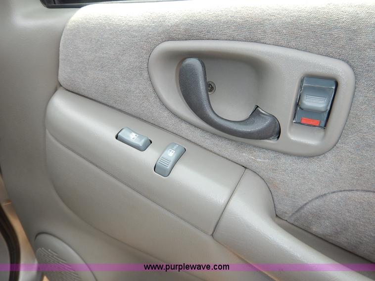 image for item J3777 2000 Chevrolet S10 LS Ext. Cab pickup truck