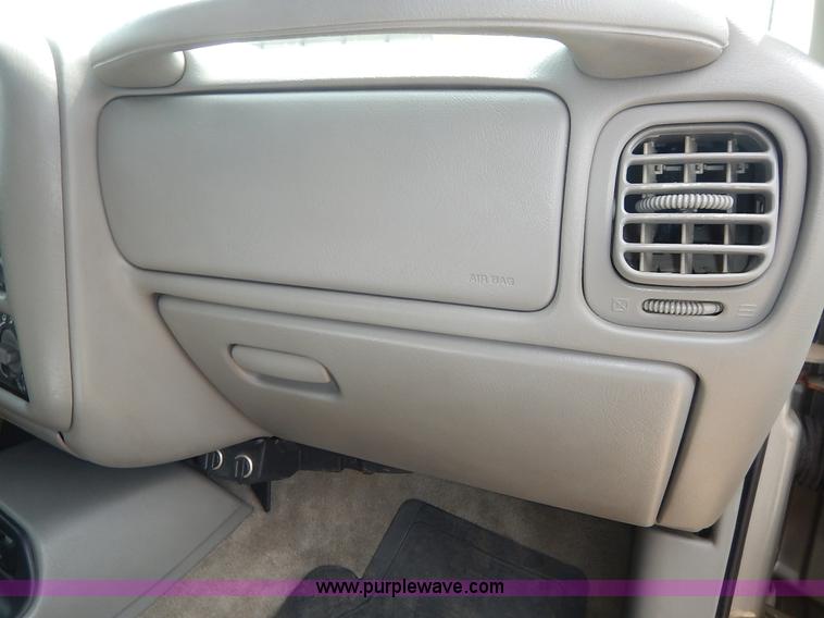 image for item J3777 2000 Chevrolet S10 LS Ext. Cab pickup truck