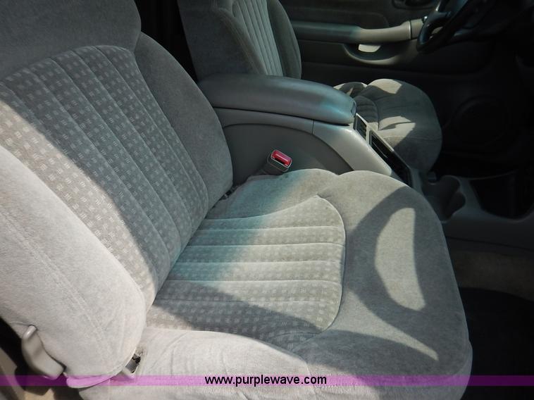 image for item J3777 2000 Chevrolet S10 LS Ext. Cab pickup truck