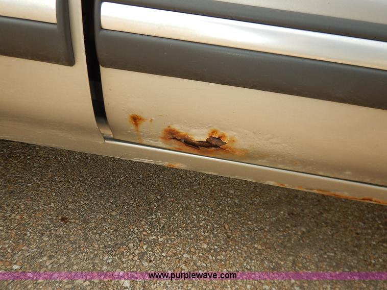 image for item J3777 2000 Chevrolet S10 LS Ext. Cab pickup truck