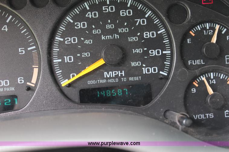 image for item J3777 2000 Chevrolet S10 LS Ext. Cab pickup truck