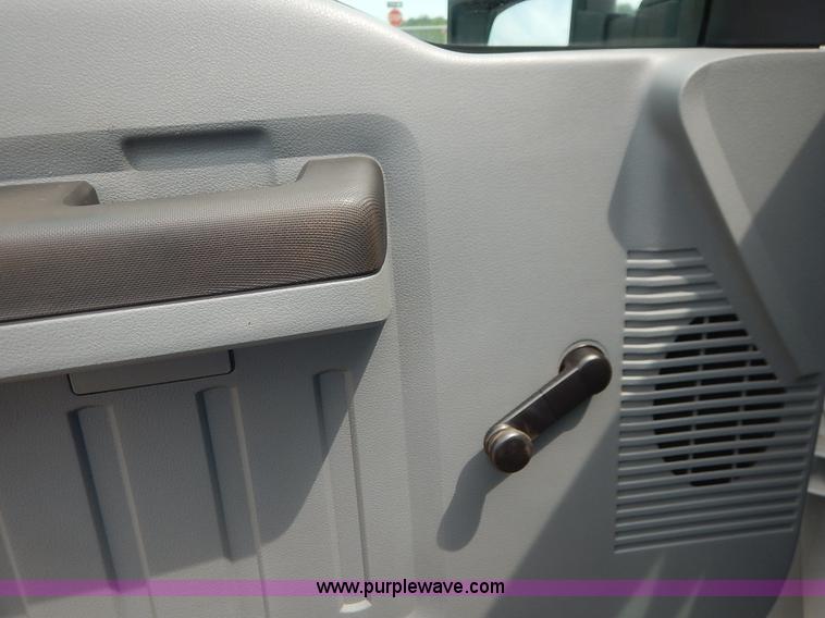 image for item J3779 2011 Ford F550 flatbed truck