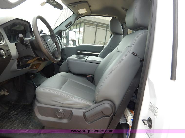 image for item J3779 2011 Ford F550 flatbed truck