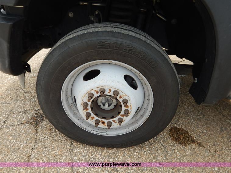 image for item J3779 2011 Ford F550 flatbed truck