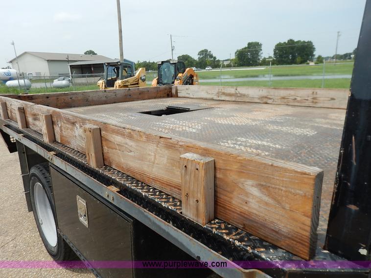 image for item J3779 2011 Ford F550 flatbed truck