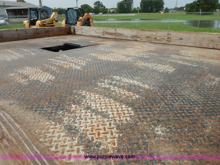 image for item J3779 2011 Ford F550 flatbed truck