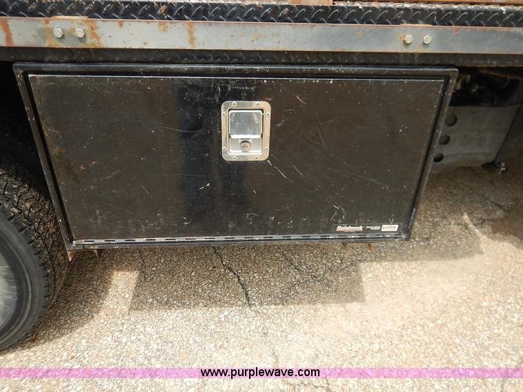 image for item J3779 2011 Ford F550 flatbed truck