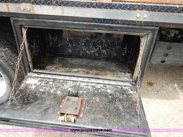 image for item J3779 2011 Ford F550 flatbed truck