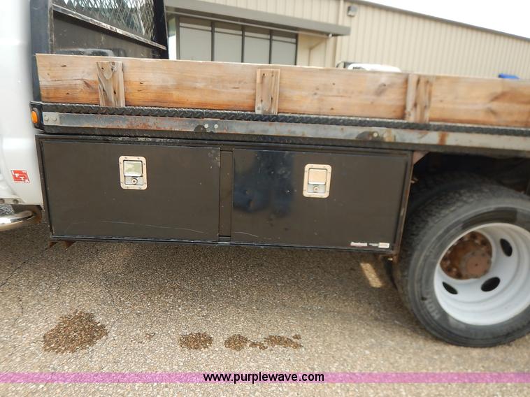 image for item J3779 2011 Ford F550 flatbed truck
