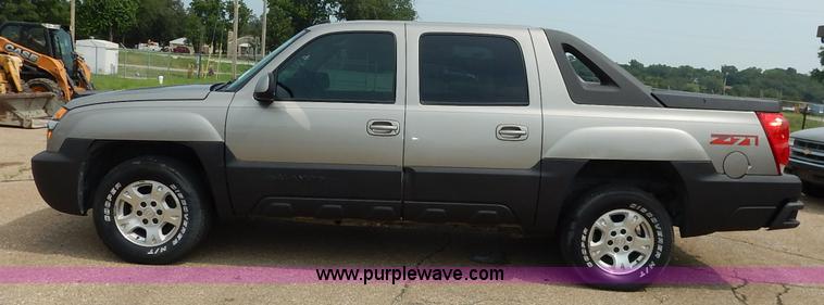 image for item J3782 2003 Chevrolet Avalanche 1500 Z71 pickup truck