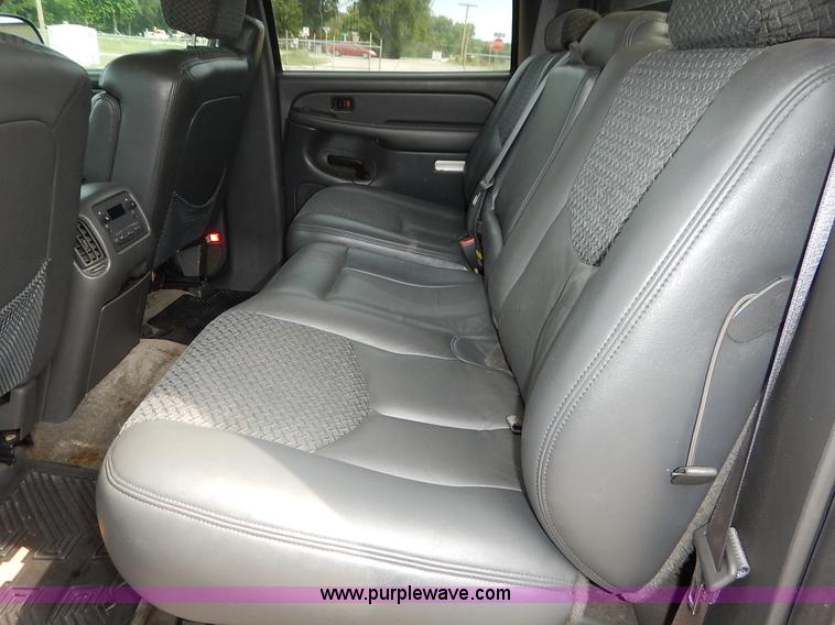 image for item J3782 2003 Chevrolet Avalanche 1500 Z71 pickup truck