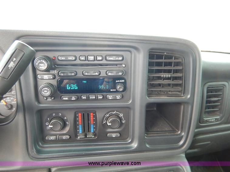 image for item J3782 2003 Chevrolet Avalanche 1500 Z71 pickup truck