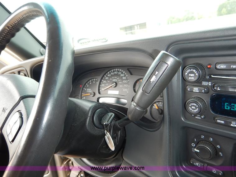 image for item J3782 2003 Chevrolet Avalanche 1500 Z71 pickup truck