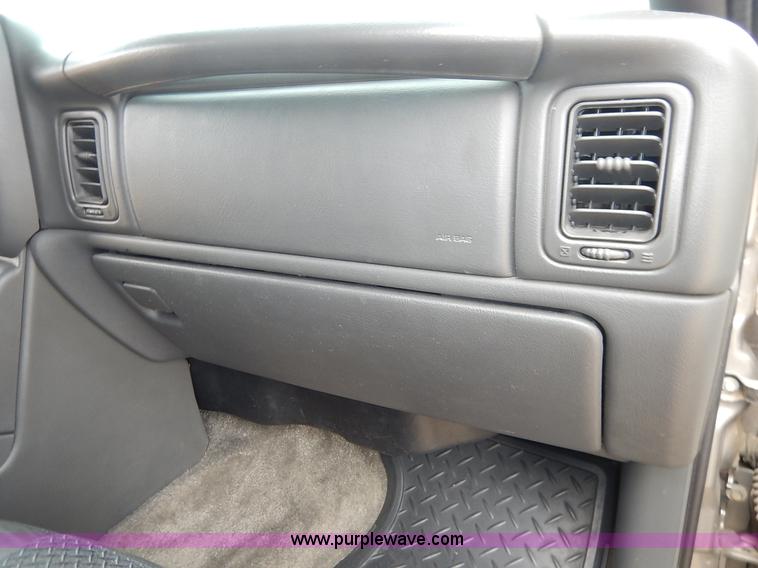 image for item J3782 2003 Chevrolet Avalanche 1500 Z71 pickup truck