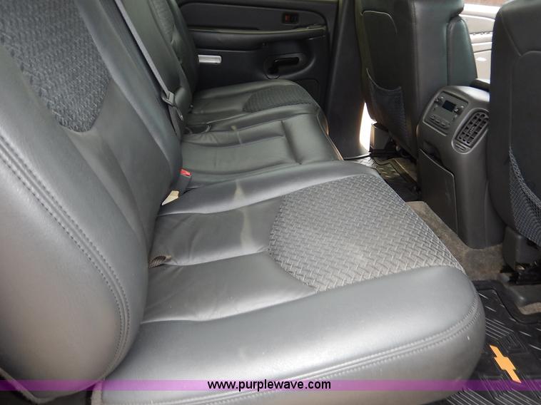 image for item J3782 2003 Chevrolet Avalanche 1500 Z71 pickup truck