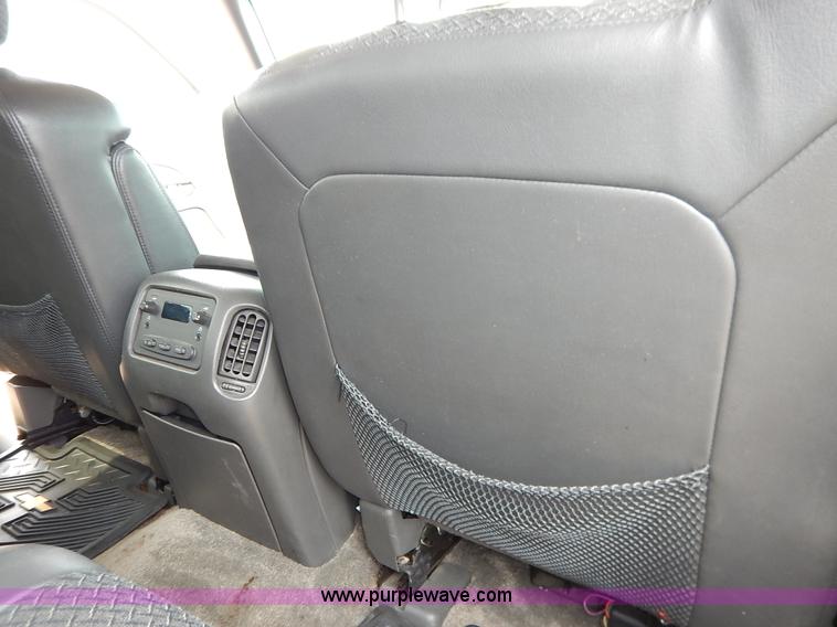 image for item J3782 2003 Chevrolet Avalanche 1500 Z71 pickup truck