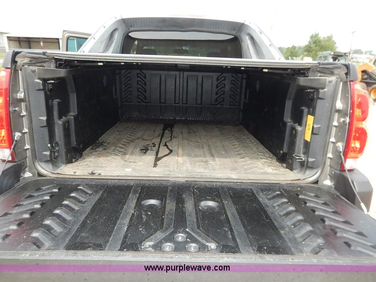 image for item J3782 2003 Chevrolet Avalanche 1500 Z71 pickup truck