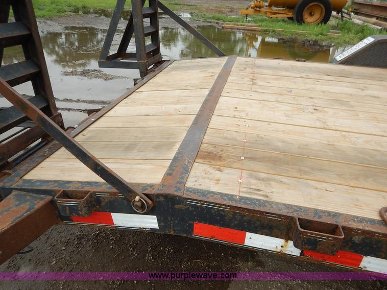 image for item J3783 2006 Load Trail equipment trailer