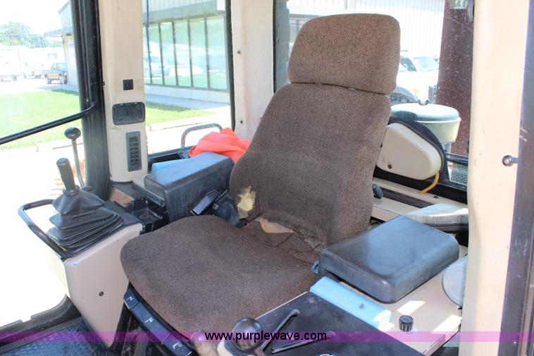 image for item J3784 1996 Caterpillar 953C track loader