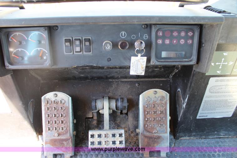 image for item J3784 1996 Caterpillar 953C track loader