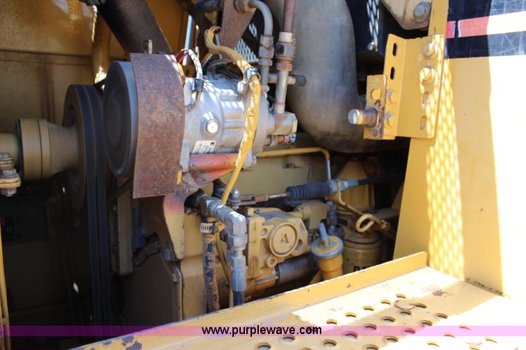 image for item J3784 1996 Caterpillar 953C track loader