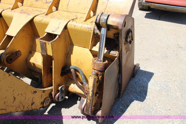 image for item J3784 1996 Caterpillar 953C track loader