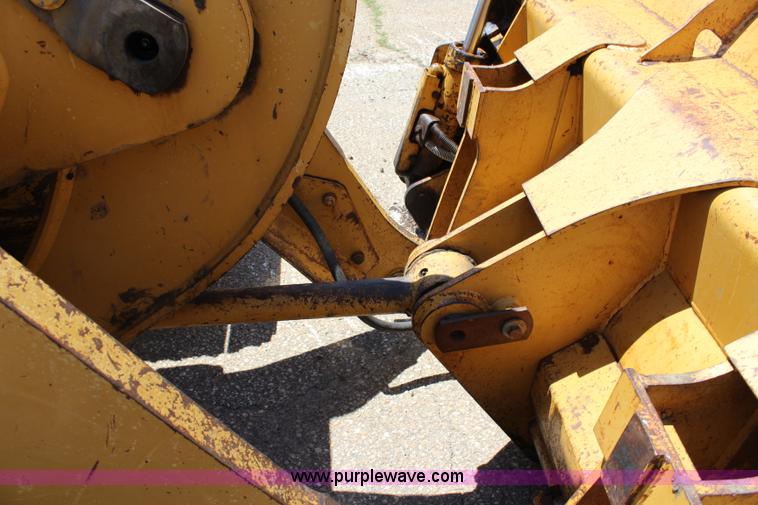image for item J3784 1996 Caterpillar 953C track loader