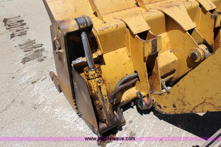 image for item J3784 1996 Caterpillar 953C track loader