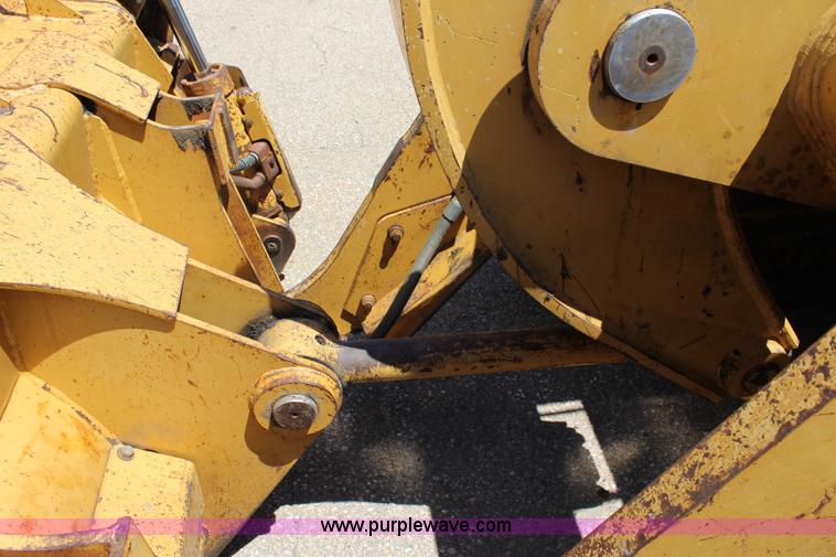 image for item J3784 1996 Caterpillar 953C track loader