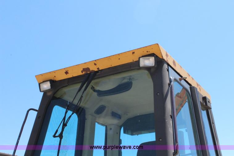 image for item J3784 1996 Caterpillar 953C track loader
