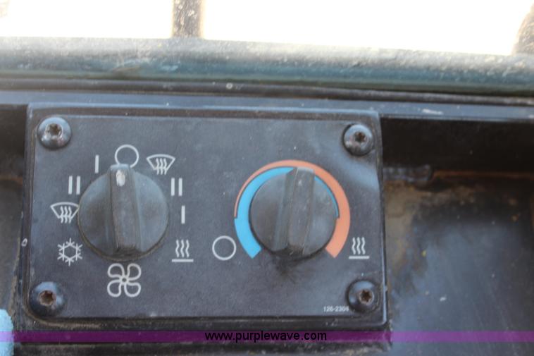 image for item J3784 1996 Caterpillar 953C track loader