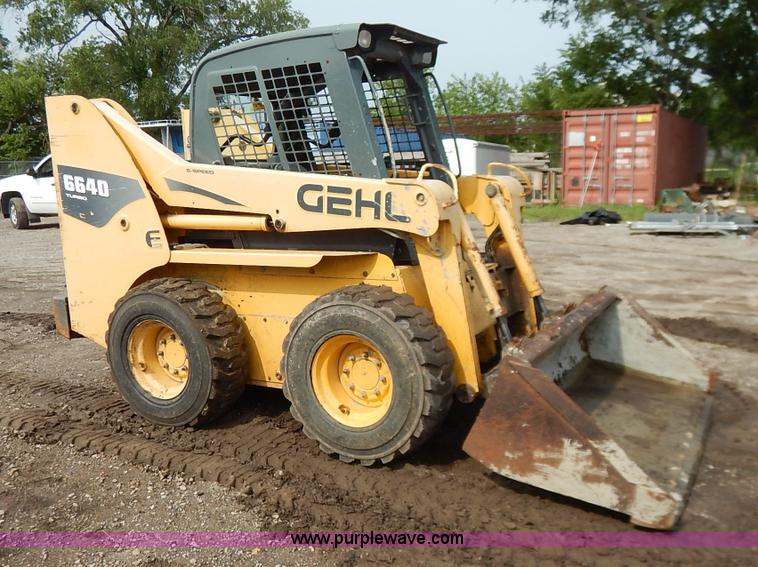 image for item J3788 2007 Gehl 6640E skid steer
