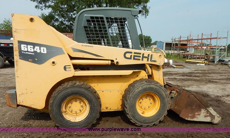 image for item J3788 2007 Gehl 6640E skid steer