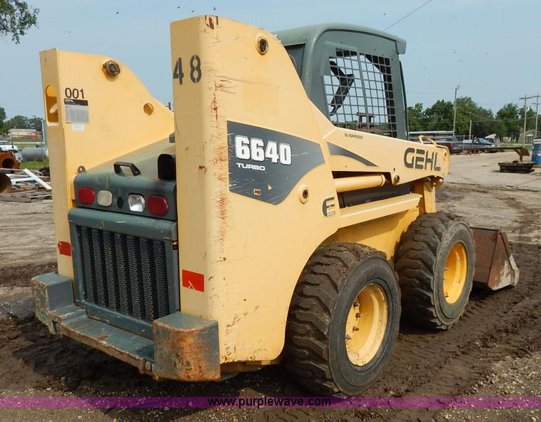 image for item J3788 2007 Gehl 6640E skid steer