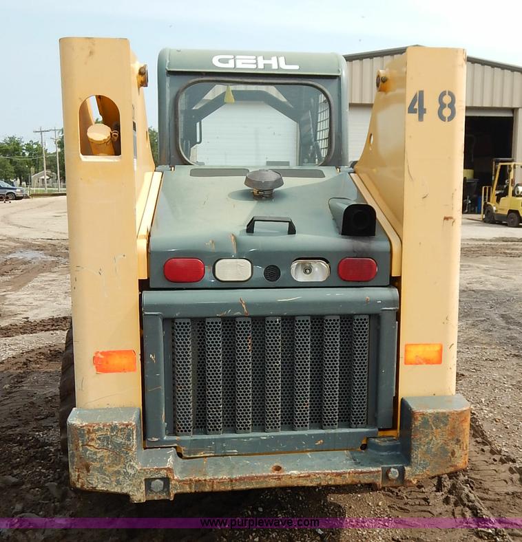 image for item J3788 2007 Gehl 6640E skid steer