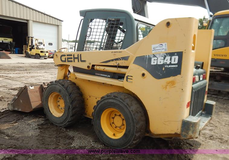 image for item J3788 2007 Gehl 6640E skid steer