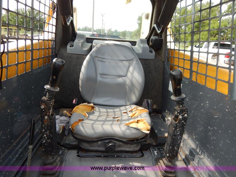 image for item J3788 2007 Gehl 6640E skid steer