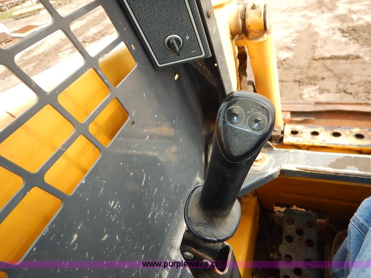 image for item J3788 2007 Gehl 6640E skid steer